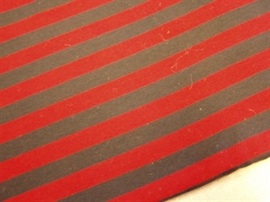 Billede af mørkblå rødstribet jerseystof
