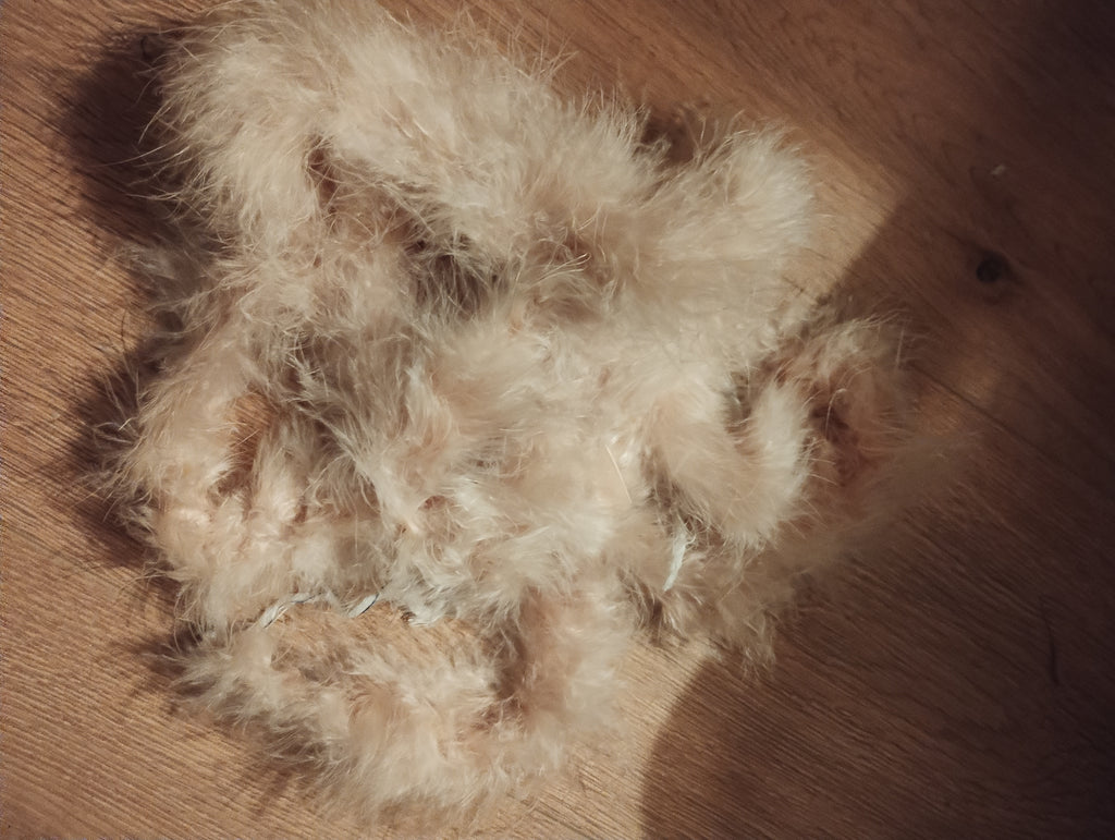Naturbeige boa fjer