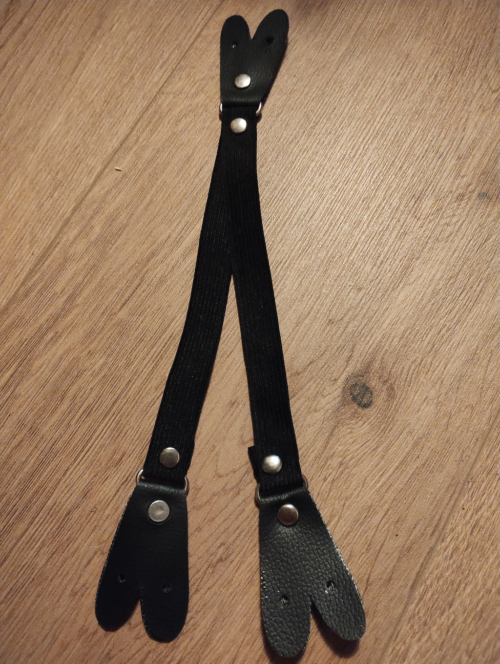 Søde seler sort, ca. 27 cm. Passer til 50 cm figurer